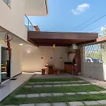 500M Praia De Taperapuan; 2 Quartos; Wifi 300Mbs; 2 Pavimento; Churrasqueira; Chuveirao; Estacionamento Gratuito 1 Carro